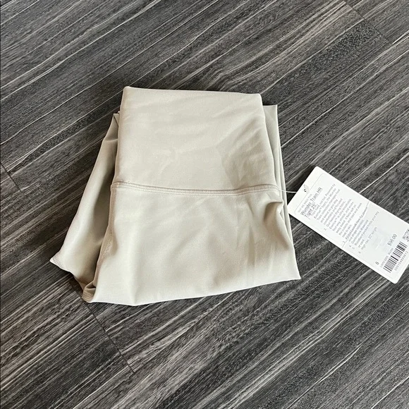 Lululemon Wunder Train HR Tight 25” - Picture 9 of 10